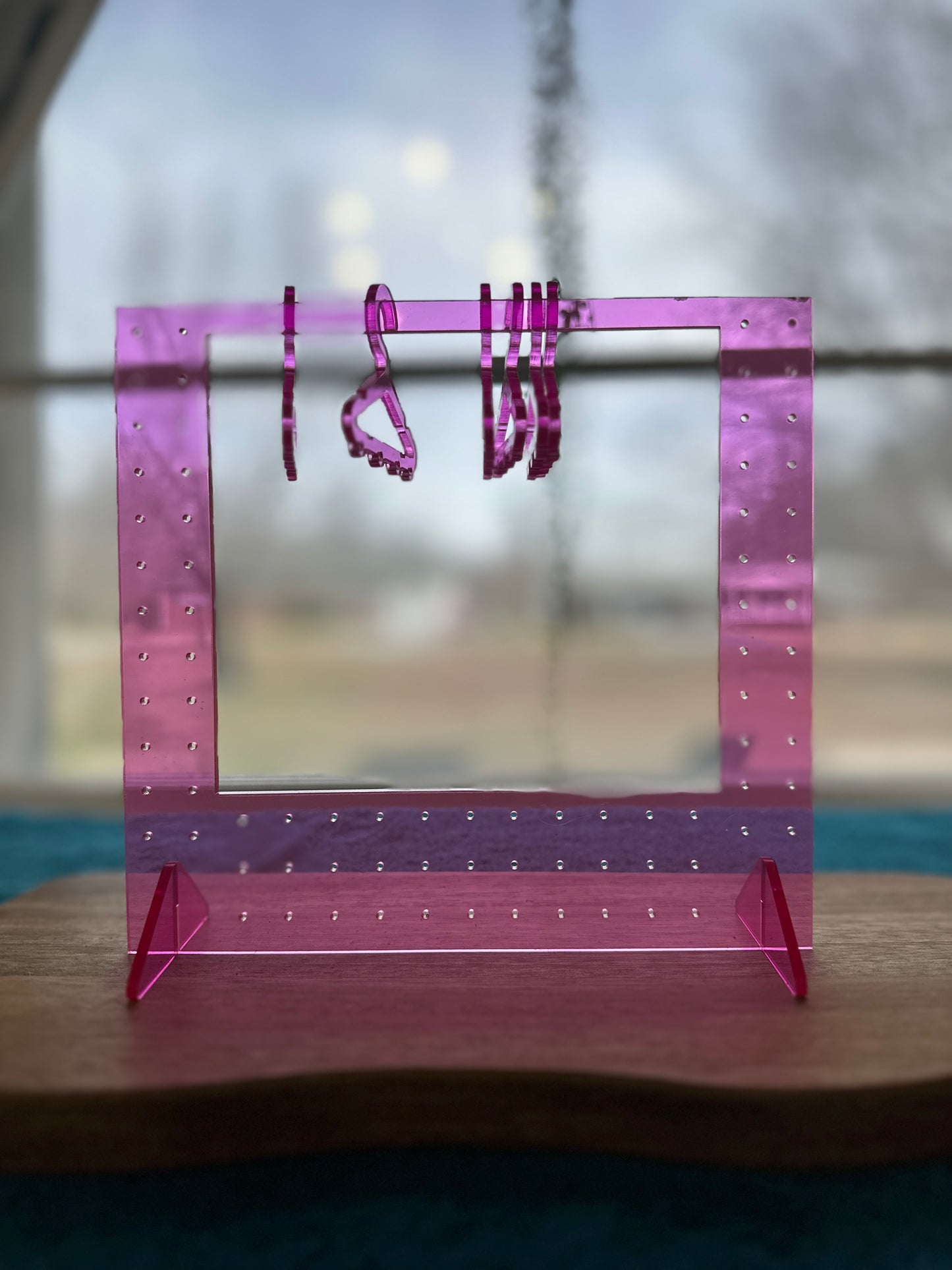 Jewelry display with 6 hangers
