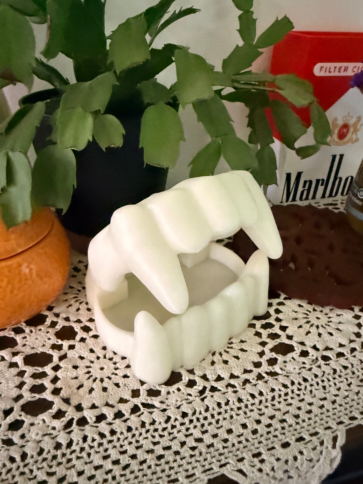 Vampire trinket tray (Glow in the Dark)