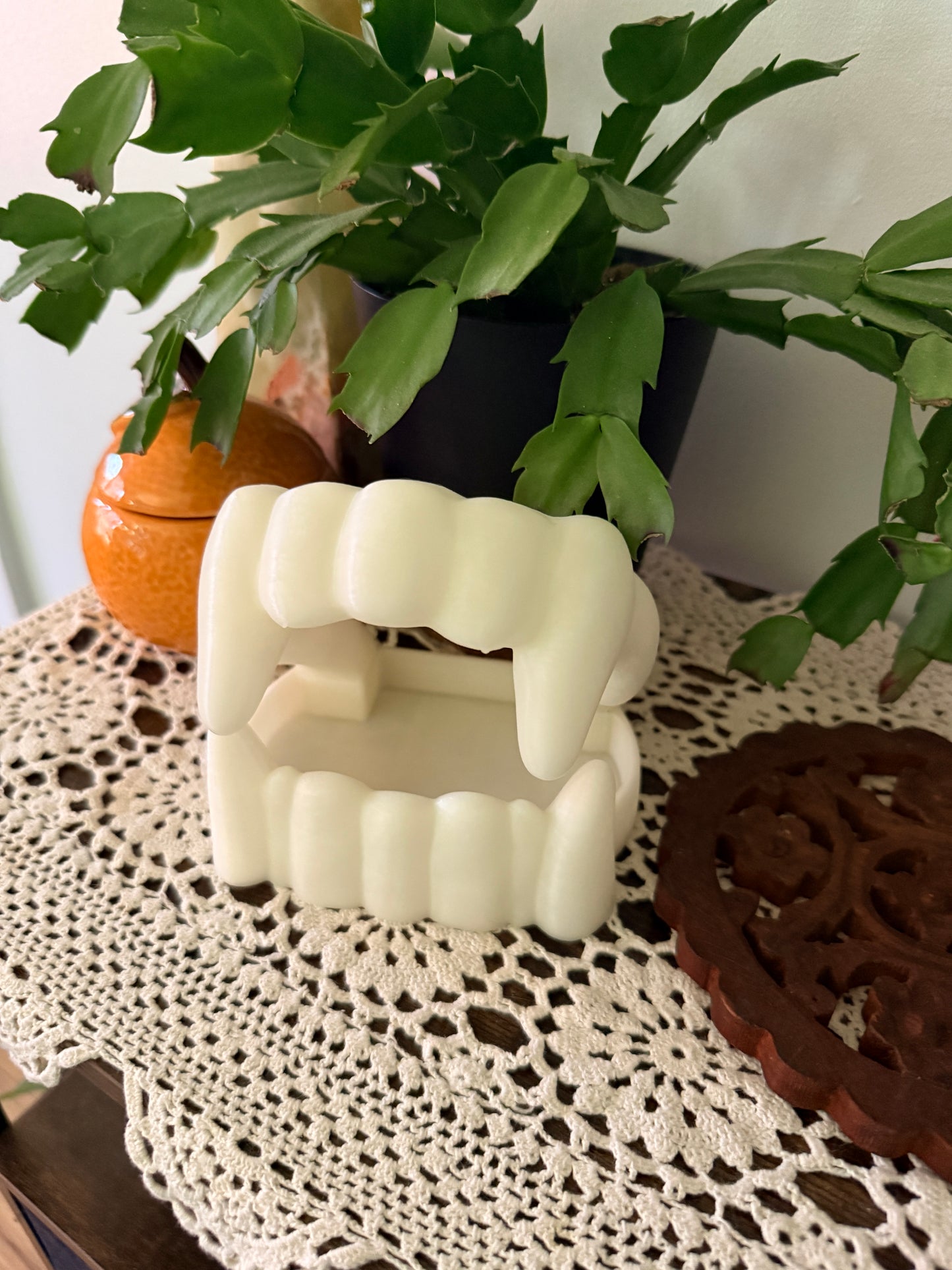 Vampire trinket tray (Glow in the Dark)
