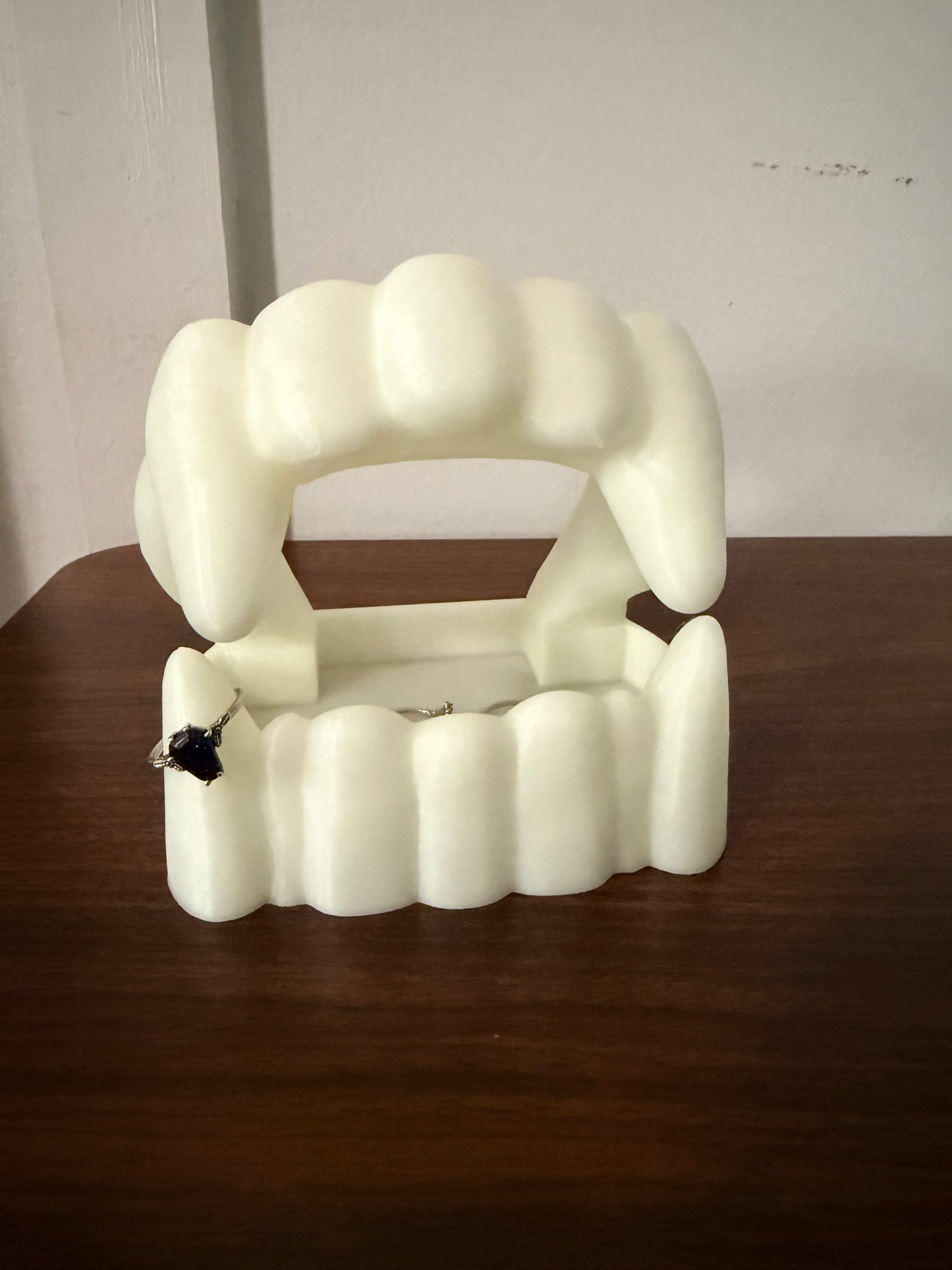 Vampire trinket tray (Glow in the Dark)
